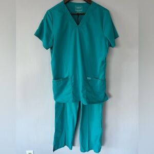 Cherokee Workwear Women's Scrub Set, Teal Blue, GUC, Medium/Top & Small/pants
